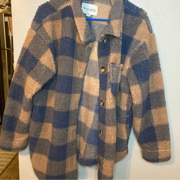 Koolaburra by Ugg Blue and Tan Oversized Teddy Shacket Size Medium - Picture 7 of 8